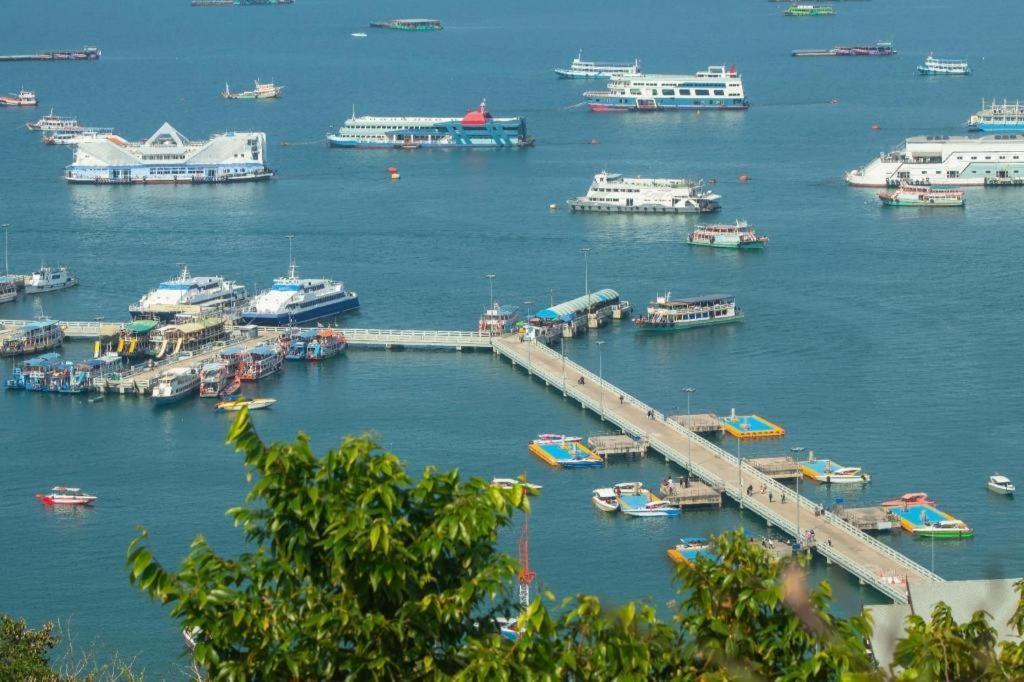 Oyo 1066 Encore Sea Side Pattaya Ngoại thất bức ảnh